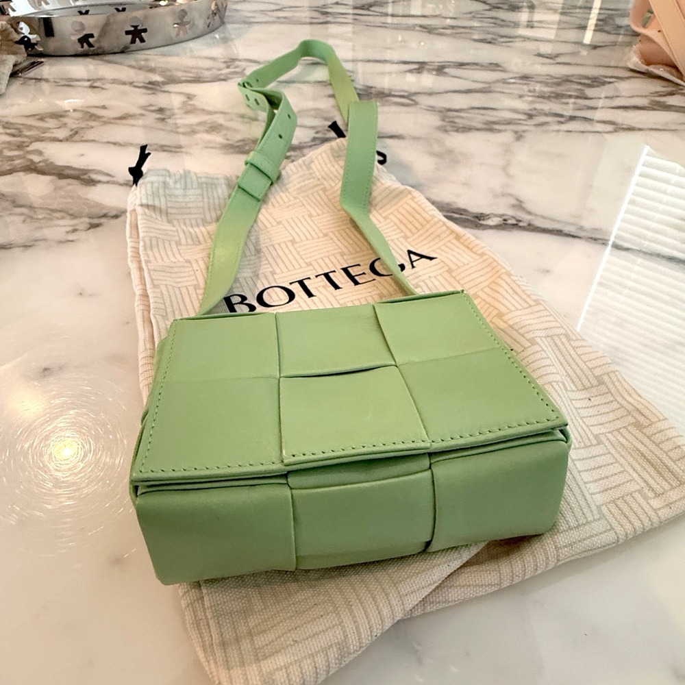 Bottega Veneta Cassette Wallet on Strap Green Intrecciato Lambskin Crossbody NWT - Picture 15 of 16